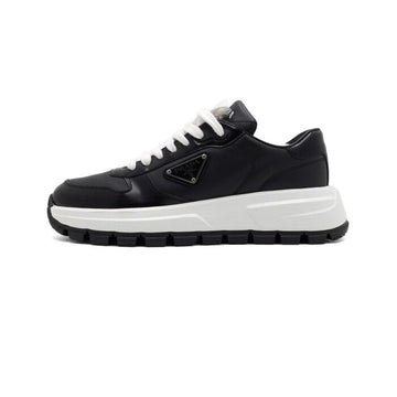 PRADA ブラックレザーのスニーカー 01 トライアングルロゴ レディース aa63641 155995353