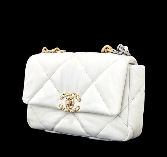 CHANEL 19 フラップバッグ スモール AS1160 7415931879 115598734