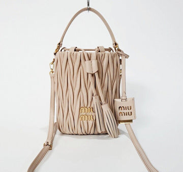 MIU MIU ナッパキルティングバケットバッグ 5BE085 156101552