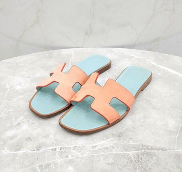 HERMES Orange Zweifarbige Oran Sandalen Slipper 136047876
