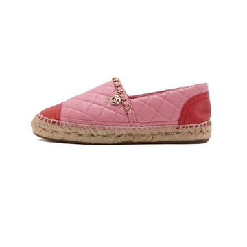 CHANEL Damen Slip-On Sneaker aus Lammleder mit CC-Anhänger und Kettenriemen in Rosa G33351 156186866