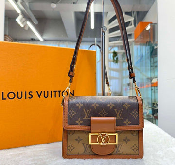 LOUIS VUITTON Monogram Dophin Mini Schultertasche Tote M44580 156521207