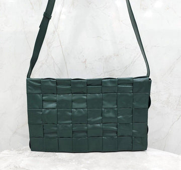 BOTTEGA VENETA Grünes Leder Maxi Cassette Crossbody Bag 148265169