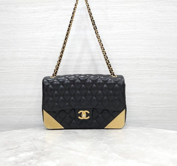 CHANEL Goldene CC-Logo Klappen-Chain Schultertasche 24. Reihe A94495 156837869