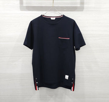 THOM BROWNE Rundhals T-Shirt mit Taschen in Marineblau MJS010A 156967054