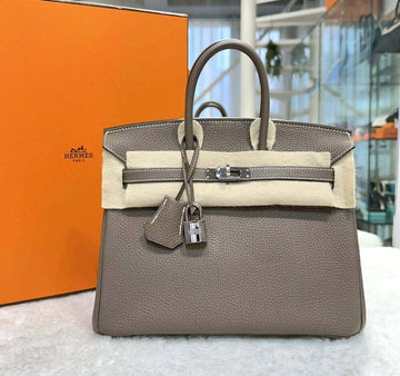 HERMES Birkin 25 Etoupe mit silberner Hardware und Gravur J060102 156994385