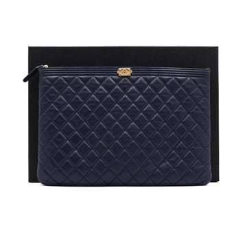 CHANEL ラムスキン ゴールドトリム ボーイ ラージ クラッチバッグ A80570 155635672