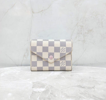 Louis Vuitton Damier Canvas Victorine Wallet 154162388