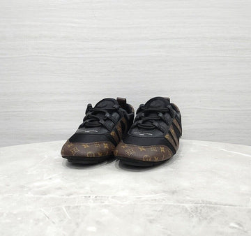 LOUIS VUITTON Monogram Sneakers 1AHNDG 157115403