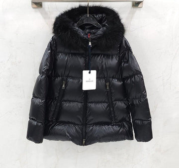 MONCLER Kurzdaunenjacke mit Kapuze und Lammfellbesatz 154333918