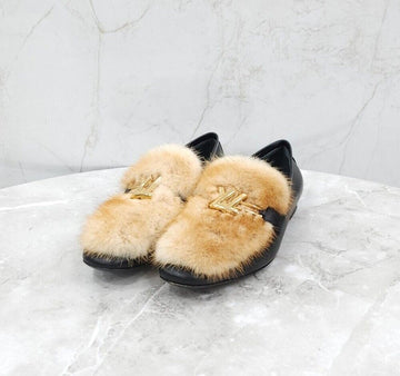 LOUIS VUITTON Mink Oberteil Loafer mit Metalllogo 36.5 154403022