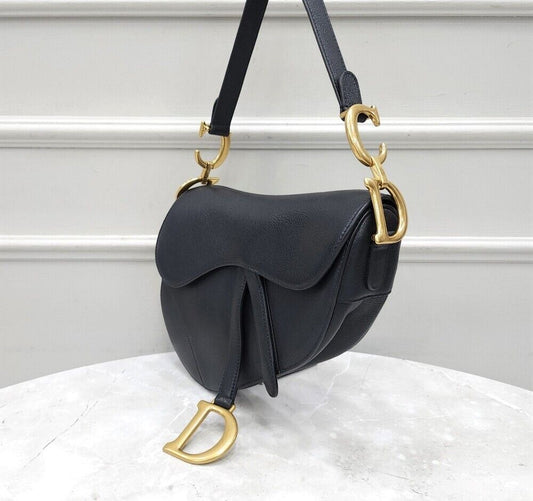 DIOR ブラックレザーサドルストラップバッグ 93102882