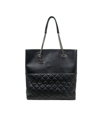 CHANEL Schwarze marineblaue gesteppte CC Charm Schultertasche 61671 157408437
