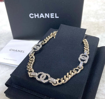 CHANEL Choker-Halskette mit CC-Logo und Kette AB8287J062702 157532056