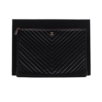 CHANEL Schwarz Lammleder Clutch mit goldener CC Chevron A69251 157587016