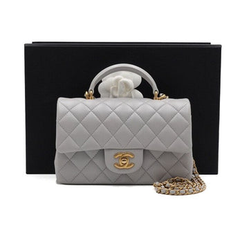 CHANEL Graue Lammleder Mini-Henkeltasche mit Klappe und goldfarbenem Kettenumhängeri 157683570