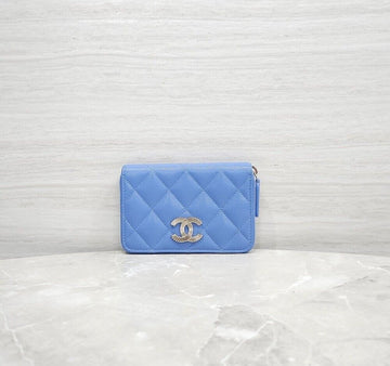 CHANEL 25C CC Logo Kaviar Quilted Geldbörse Lichtblau AP4332 156566600 [P]