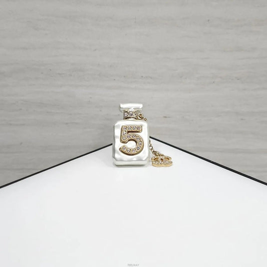 CHANEL CCロゴナンバー5香水キュービックブローチAB8478 157985282 [P]