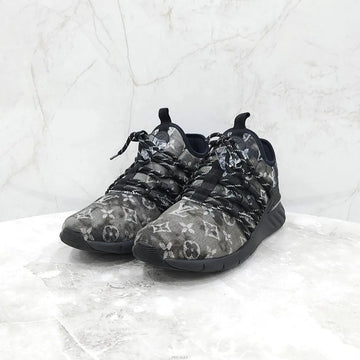 LOUIS VUITTON Monogram Fasttrain Sneakers 158164217 [P]
