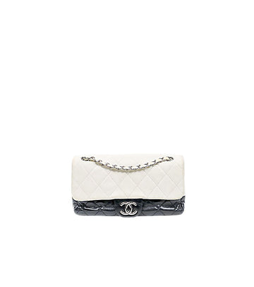 CHANEL White Black Quilted Flap Chain Shoulder Bag 64487 158363152 [P]