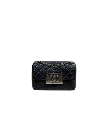 CHANEL Schwarze gesteppte Umhängetasche 64318 158396766 [P]