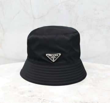 PRADA 三角ロゴリナイロンバケットハット M 140784155 [P]