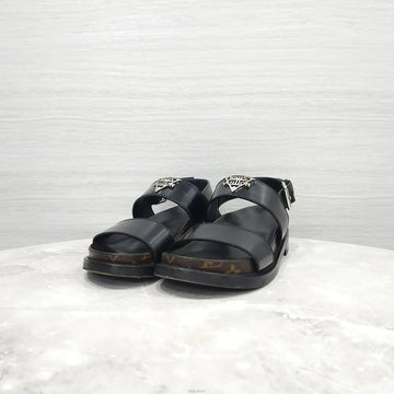 LOUIS VUITTON Flache Komfort-Mule mit Metall-Logo 158417386 [P]