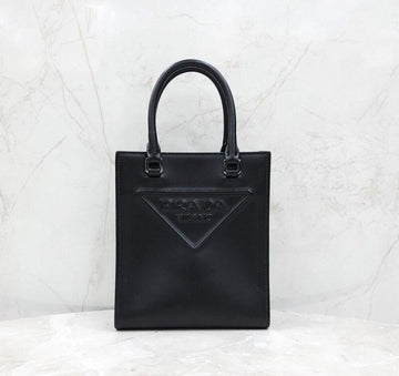 PRADA エンボス三角ロゴレザー トートバッグ 142957120 [P]