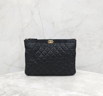 CHANEL Boy Clutch Lambskin New Medium Black Goldtone A84406 154781287 [P]