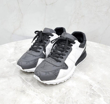 Louis Vuitton Monogram Runaway Sneakers 154131382 [P]