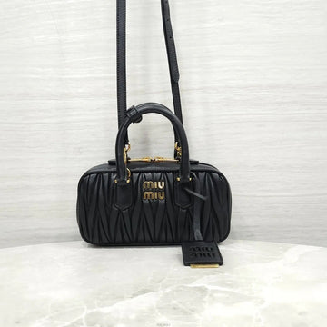 MIU MIU Schwarze Arkadi Matelassé Nappa-Leder Mini-Tasche 5BP088 158589343 [P]