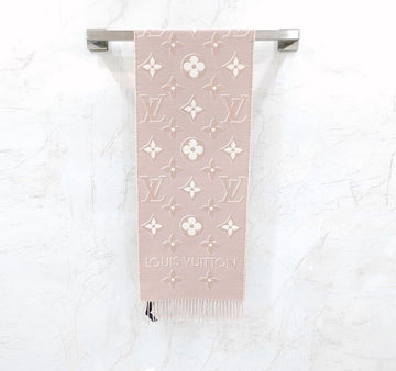 Louis Vuitton Monogram Essential Shine Scarf 154072866 [P]