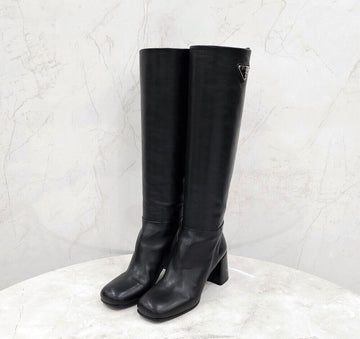 PRADA 三角ロゴ ブラッシュドレザー ロングブーツ 1W931M 150746252 [P]