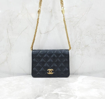 CHANEL Mini-Chain-Flap-Tasche aus Lammleder Schwarz mit CC-Logo 155484133 [P]