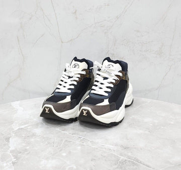 Louis Vuitton Monogram Run 55 Sneakers 155533475 [P]