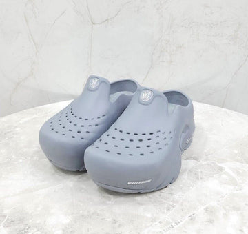 LOUIS VUITTON LV Shark Clog Grau 1ACEXK 143129596 [P]