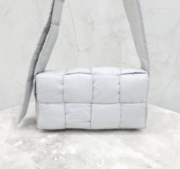 BOTTEGA VENETA Grau gepolstertes Tech-Kassettencrossbody 628951 124798961 [P]
