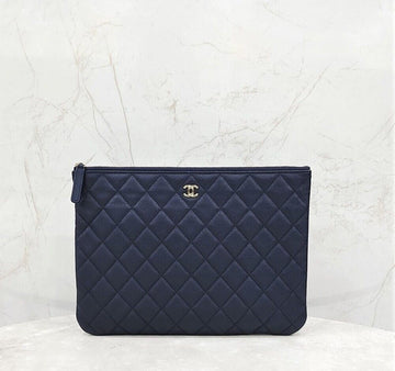 CHANEL Classic New Medium Clutch Navy with Gold Hardware Caviar A82545 151339429 [P]