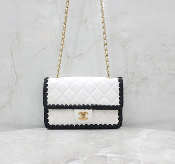 CHANEL Mini-Ketten-Umhängetasche aus Lammleder mit Innenchip 155526591 [P]