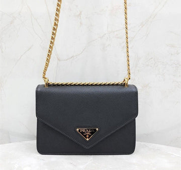 PRADA トライアングルロゴ サピアーノレザー エンベロープ チェーンショルダーバッグ 1BD200 148971750 [P]
