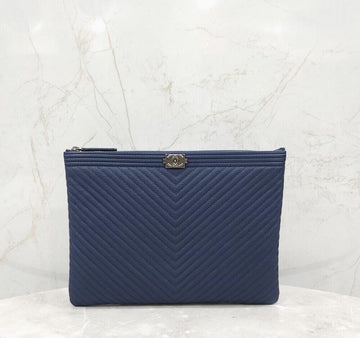 CHANEL Chevron Boy New Medium Clutch Navy Silver 29 Series A84406 153151471 [P]