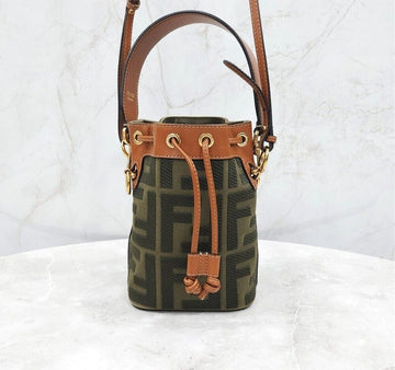 FENDI モントレゾ バケットバッグ 8BS010 133672311 [P]