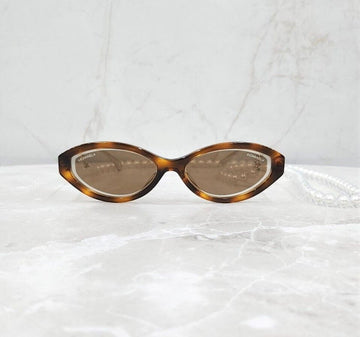 CHANEL Cat Eye Perlenstrap Sonnenbrille A71356 146990277 [P]