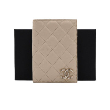 CHANEL Passcover aus Kaviar-Leder in Hellbeige mit Kristall-Detail 159067730 [P]