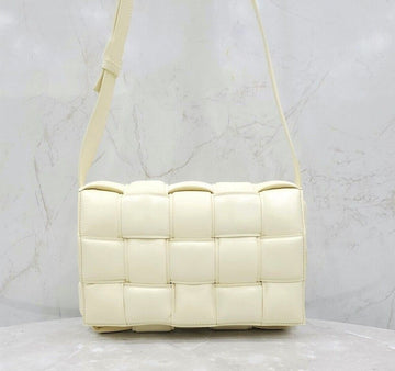 BOTTEGA VENETA クリーム カセット パディング クロスバッグ スモール 591970 150626719 [P]