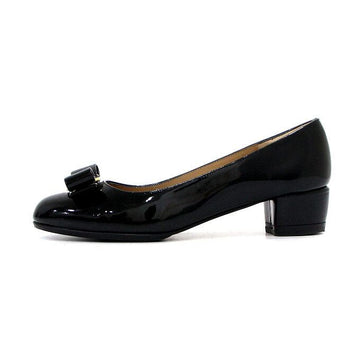 SALVATORE FERRAGAMO ブラック エナメル レザー バーラ ゴールドロゴ パンプス レディース シューズ aa66703 159128020 [P]