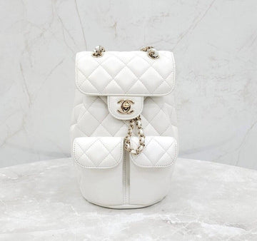 CHANEL シーズンキャビア2ポケットキルティングバックパック新型内蔵チップ AS3290 140197302 [P]