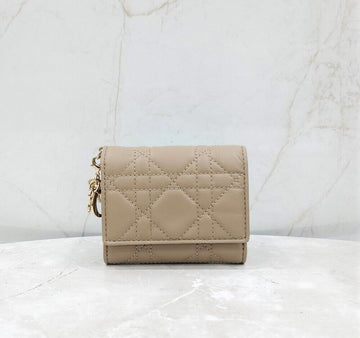 DIOR 新品 レディースラムスキン3段財布 サンド 150230252 [P]