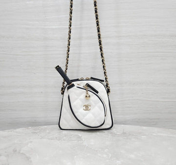 CHANEL Miniweiße Tennisschläger-Crossbody A53764 156744130 [P]