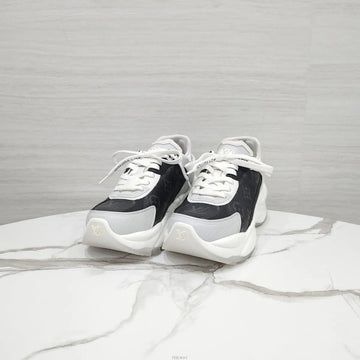 Louis Vuitton Monogram Run 55 Sneakers 159557961 [P]